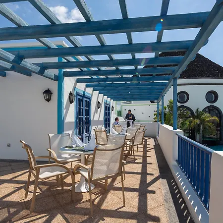 Курортний комплекс Livvo Volcan Lanzarote 5*